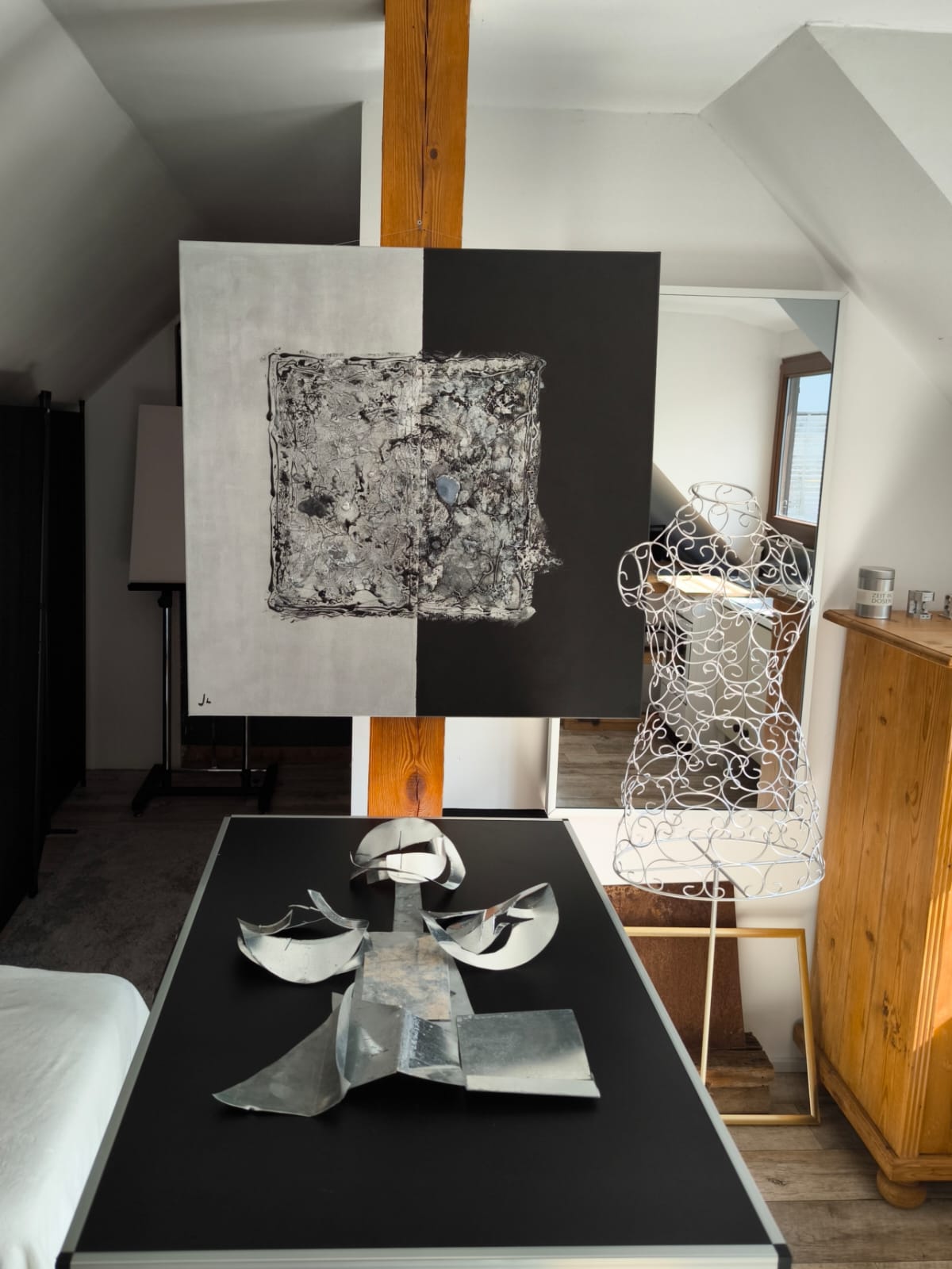 Atelier von Judith Lux mit ihren Arbeiten