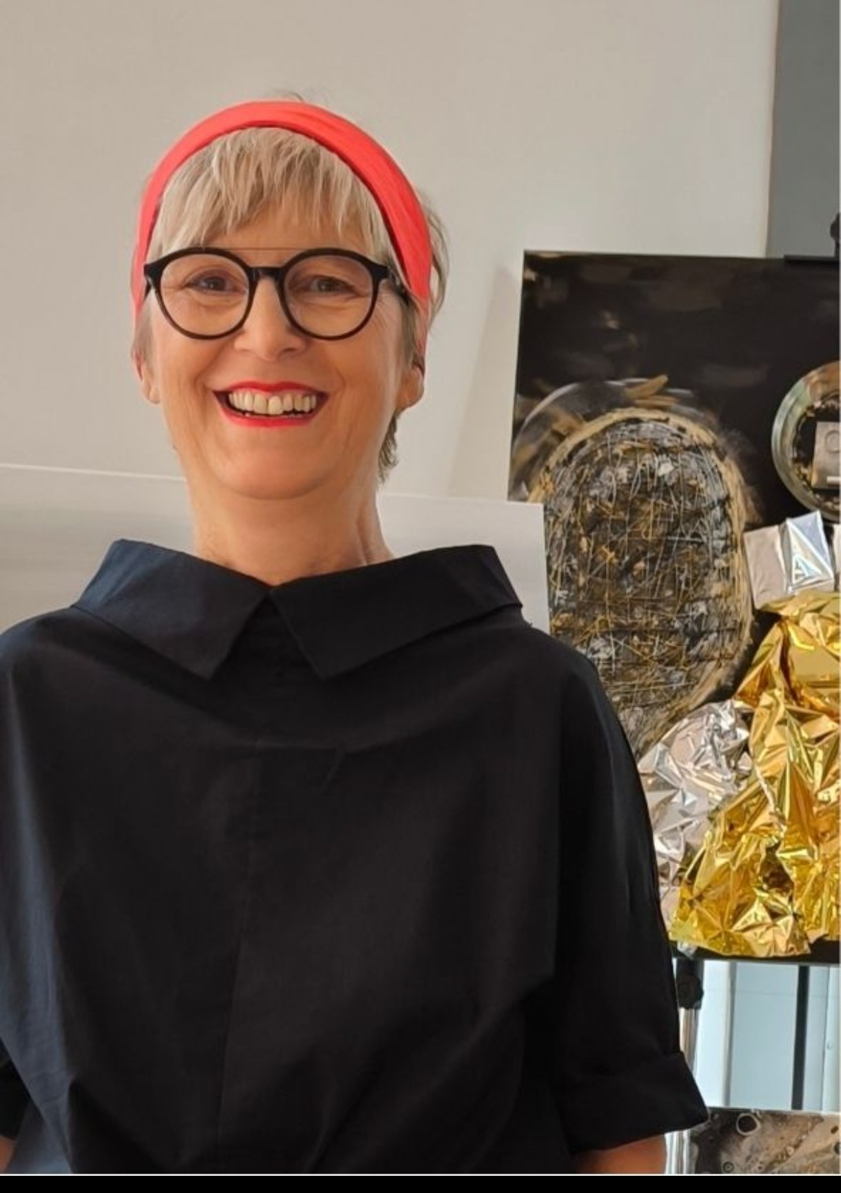 Porträt von Judith Lux in ihrem Atelier